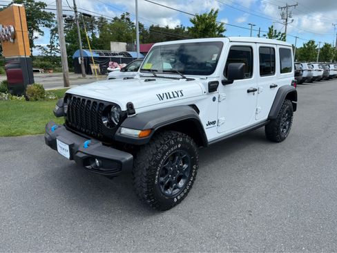 Used 2023 Jeep Wrangler Unlimited w/ Sun & Screen Package AWD/4WD image 6