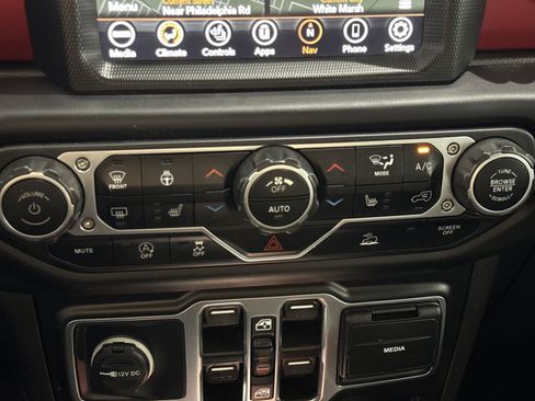 Used 2023 Jeep Gladiator Rubicon w/ Cold Weather Group AWD/4WD image 27