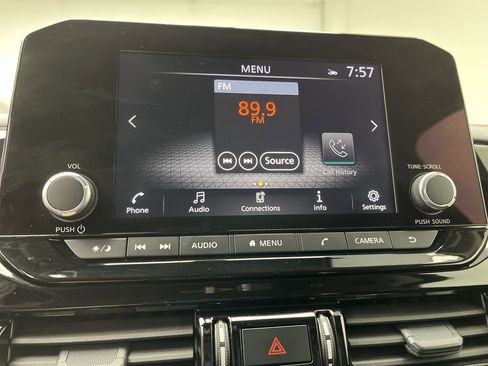 Used 2024 Nissan Pathfinder SV image 19