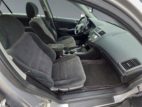 Used 2004 Honda Accord LX image 19