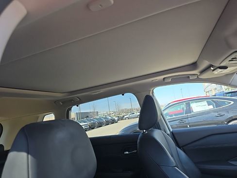 Used 2022 Nissan Rogue SV w/ SV Premium Package image 5