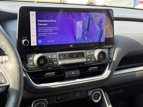 Used 2025 Toyota Grand Highlander AWD image 23