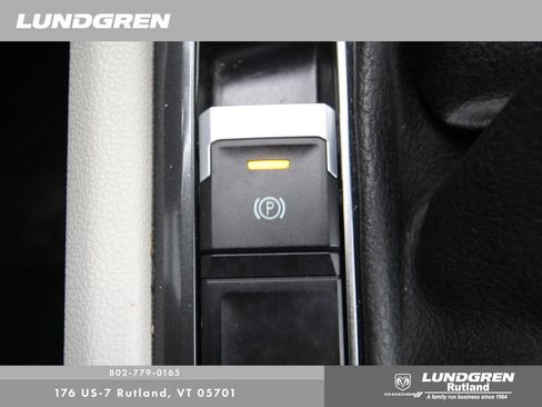 Used 2022 Volkswagen Tiguan SE R-Line image 29