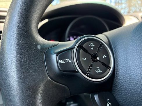 Used 2018 Kia Soul FWD image 27