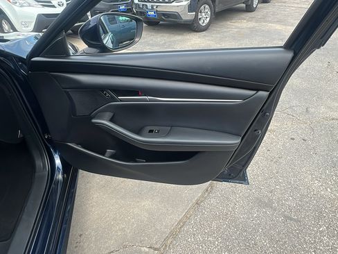 Used 2021 MAZDA MAZDA3 s FWD image 19