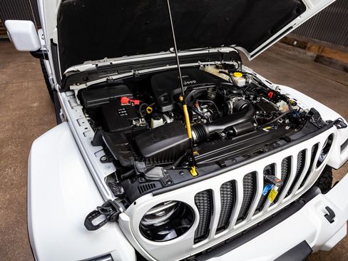 Used 2021 Jeep Wrangler Unlimited Sahara AWD/4WD image 41