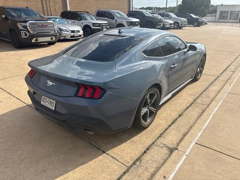 Used 2025 Ford Mustang Coupe RWD image 3