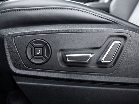 Used 2024 Audi Q8 e-tron Prestige image 15