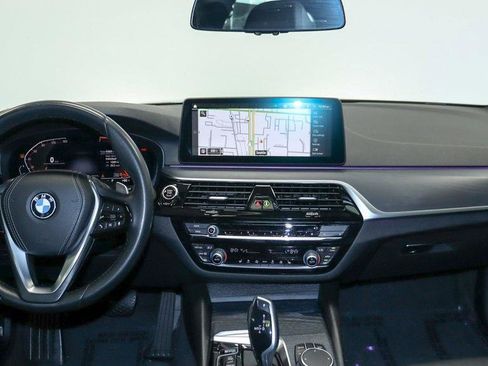 Used 2022 BMW 530i xDrive w/ Premium Package image 24