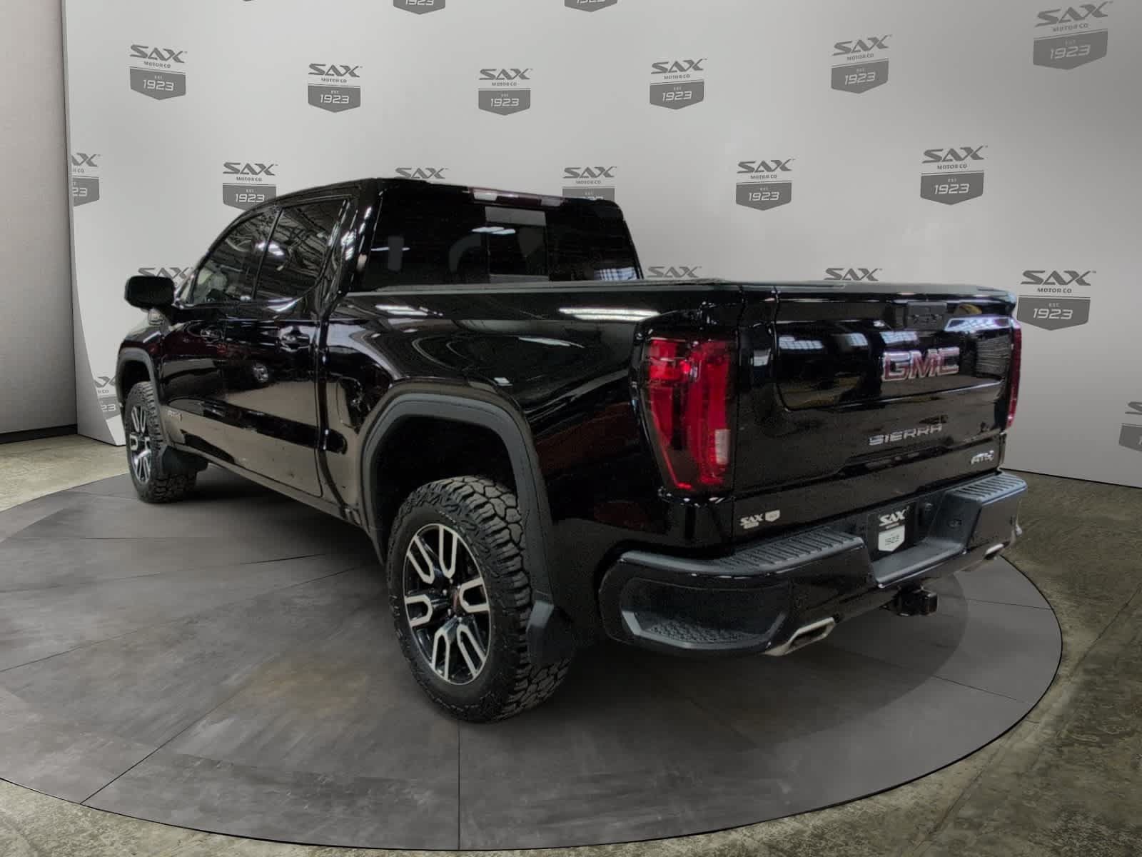 Used 2020 GMC Sierra 1500 AT4 w/ AT4 Premium Package AWD/4WD image 3