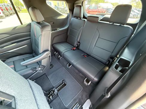 New 2026 Chevrolet Traverse RS AWD/4WD image 32