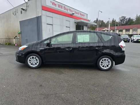 Used 2012 Toyota Prius V Three FWD image 4