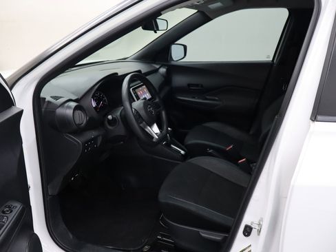 Used 2020 Nissan Kicks S image 25
