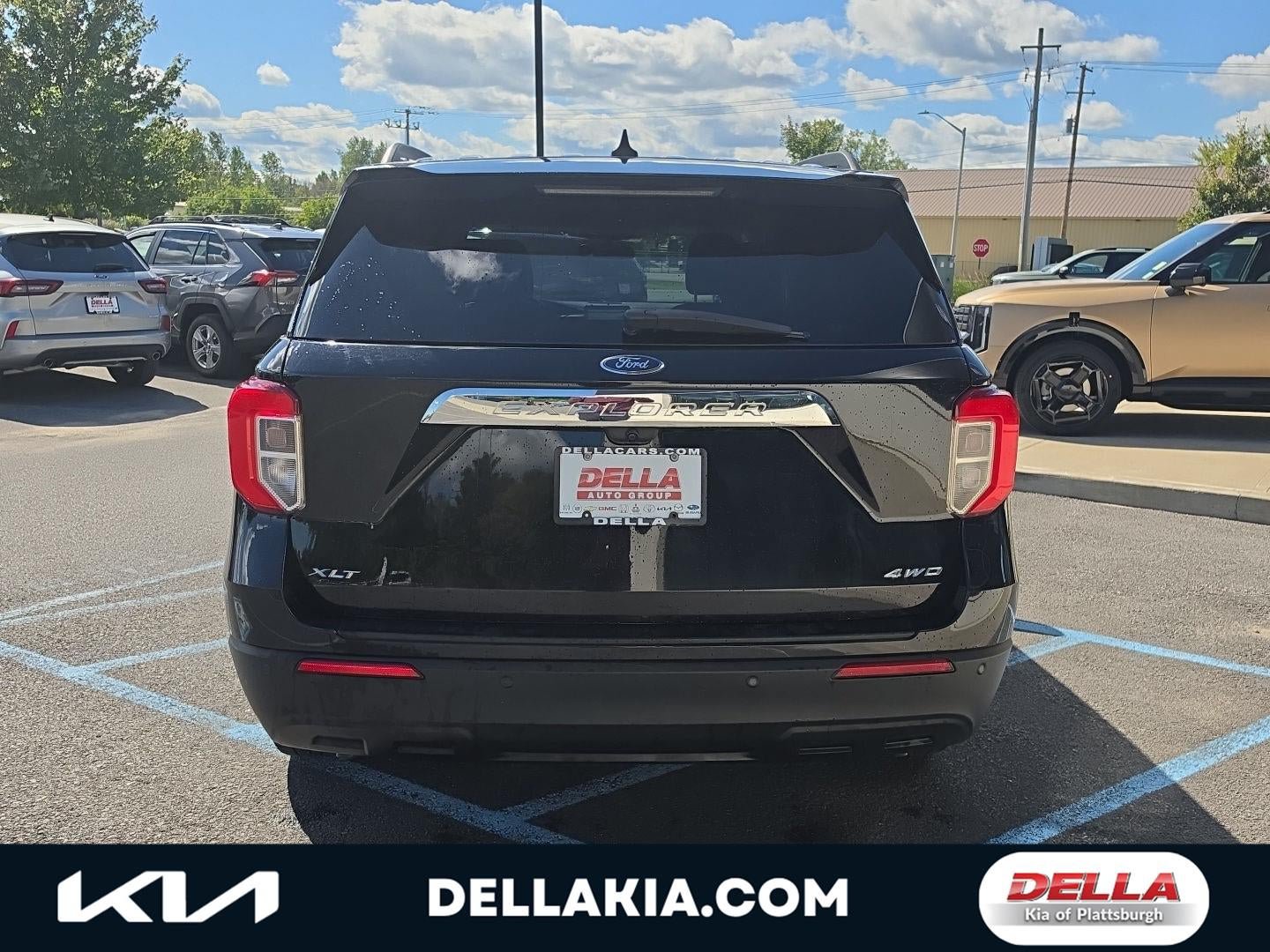 Used 2023 Ford Explorer XLT AWD/4WD image 4