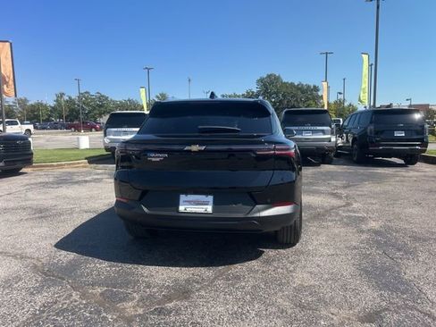 New 2026 Chevrolet Equinox EV LT image 4