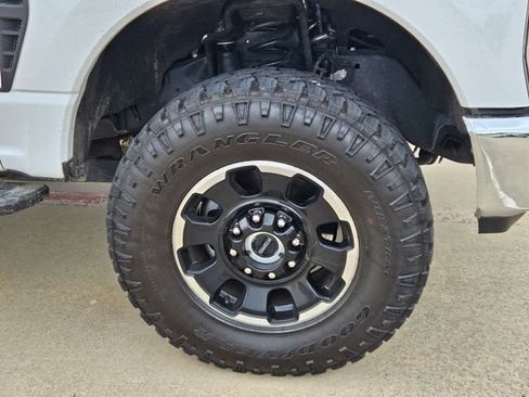 Used 2025 Ford F250 XLT w/ Tremor Off-Road Package AWD/4WD image 4