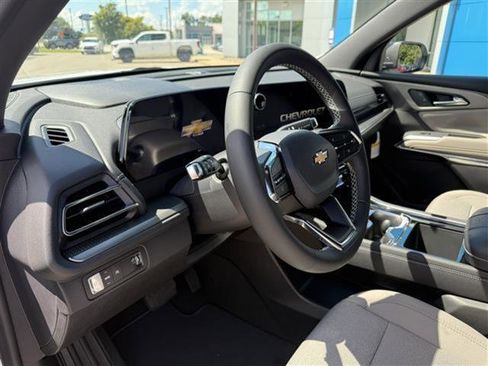 New 2026 Chevrolet Traverse LT image 3