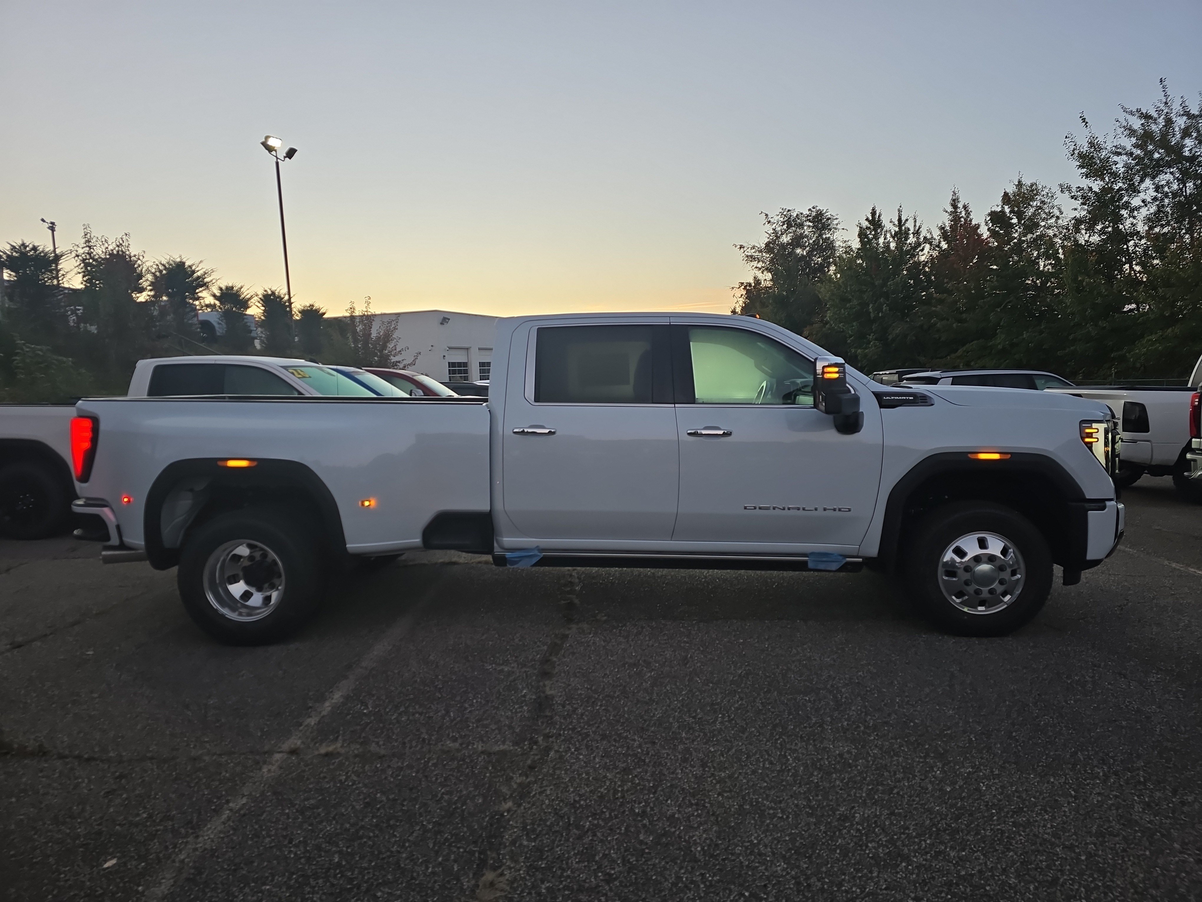 New 2026 GMC Sierra 3500 Denali Ultimate AWD/4WD image 2