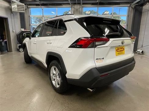 Used 2021 Toyota RAV4 XLE w/ Convenience Package image 3