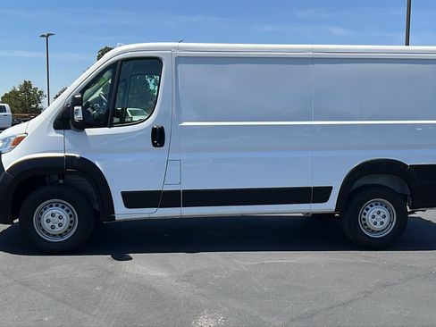 Used 2025 RAM ProMaster 2500 w/ Convenience Group FWD image 6