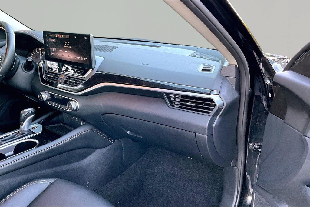 Used 2025 Nissan Altima 2.5 SR w/ SR Premium Package AWD/4WD image 21