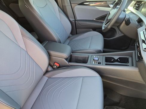 New 2026 Volkswagen Tiguan SE R-Line FWD image 11
