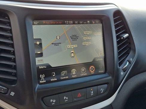 Used 2017 Jeep Cherokee Overland w/ Technology Group image 18