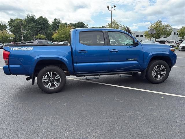Used 2016 Toyota Tacoma TRD Sport w/ Towing Package AWD/4WD image 7