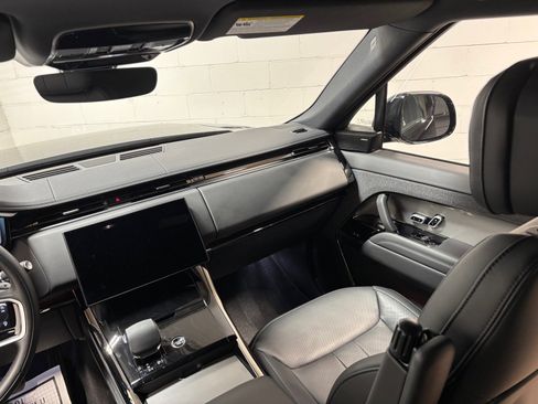 Used 2025 Land Rover Range Rover Sport SE AWD/4WD image 36