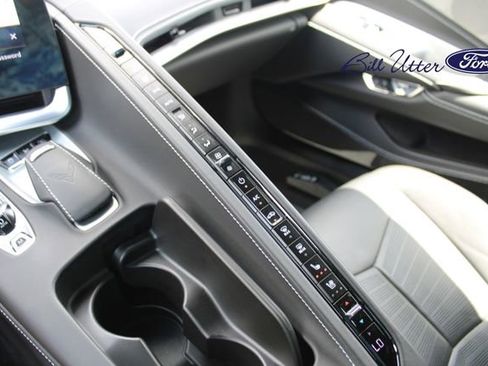 Used 2021 Chevrolet Corvette Stingray Premium Cpe w/ Z51 Performance Package image 19