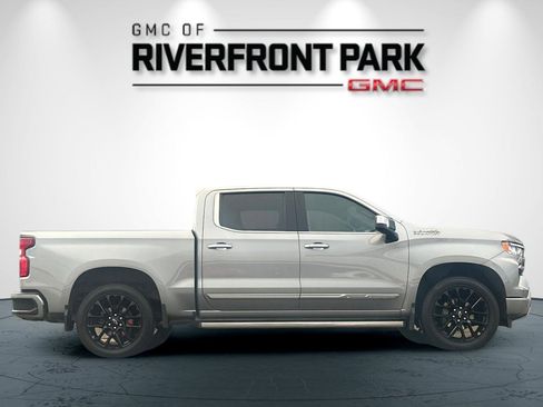 Used 2023 Chevrolet Silverado 1500 High Country w/ Technology Package image 2