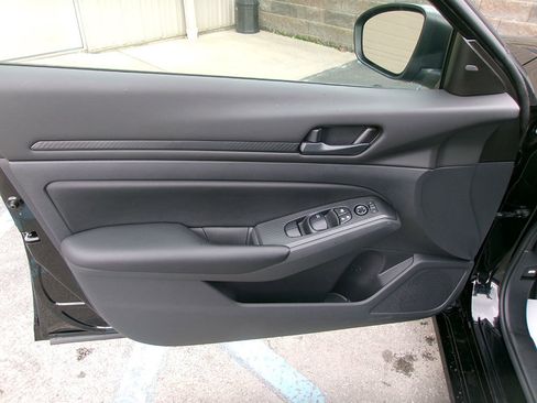 Used 2024 Nissan Altima 2.5 S FWD image 15