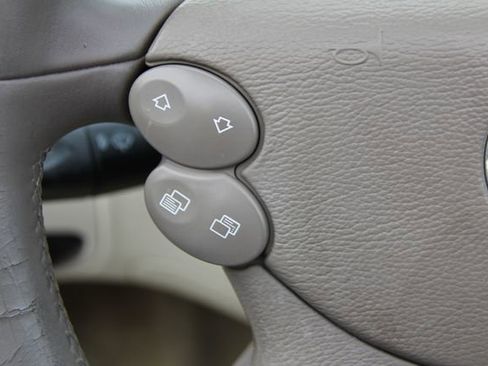 Used 2008 Mercedes-Benz SL 550 image 24