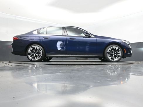 New 2026 BMW 530i w/ Premium Package RWD image 43