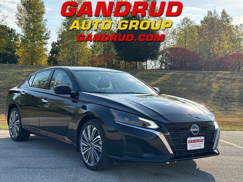 New 2025 Nissan Altima 2.5 SL image 1