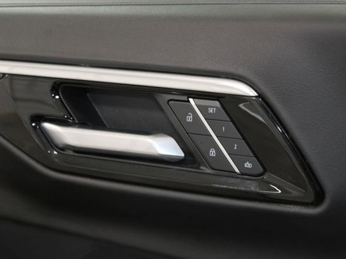 Used 2025 Chevrolet Suburban LT image 41