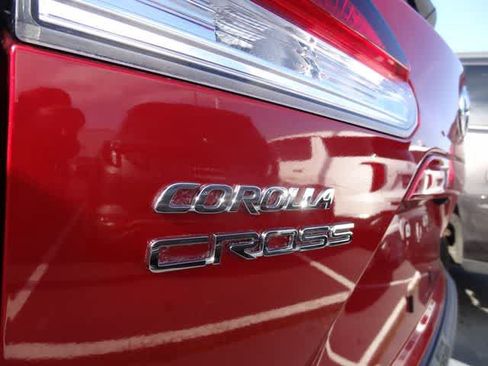Used 2022 Toyota Corolla Cross LE FWD image 9