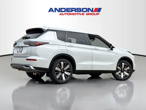 New 2026 Mitsubishi Outlander SE FWD image 2