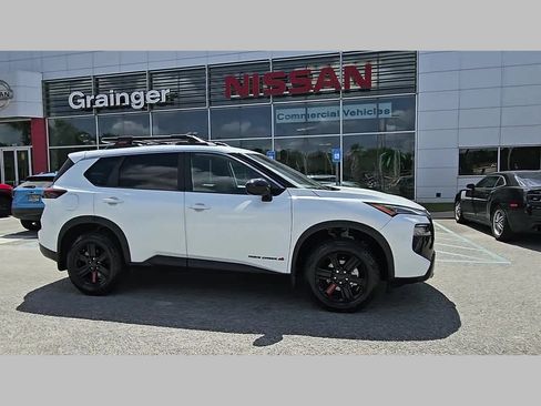 Used 2025 Nissan Rogue SV AWD/4WD image 37