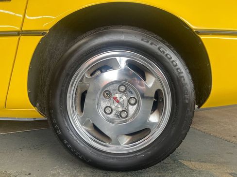 Used 1988 Chevrolet Corvette Coupe RWD image 25