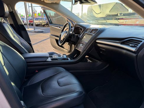 Used 2019 Ford Fusion Titanium image 11