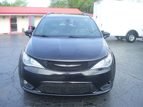 Used 2018 Chrysler Pacifica Limited w/ S Appearance Package FWD image 5