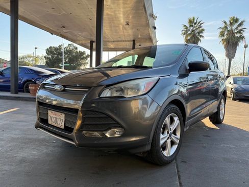 Used 2015 Ford Escape SE image 18