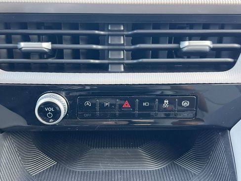 Used 2025 Ford Explorer Active w/ Active Comfort Package image 6