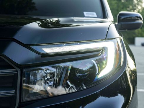 Used 2025 Honda Passport TrailSport image 11