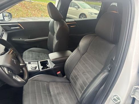 Used 2024 Mitsubishi Outlander SE image 17
