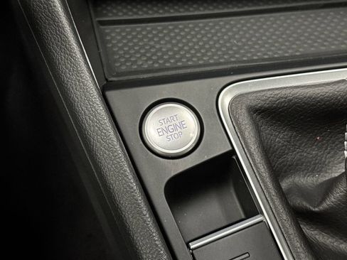 Used 2025 Volkswagen Jetta SE w/ Sunroof Package image 22