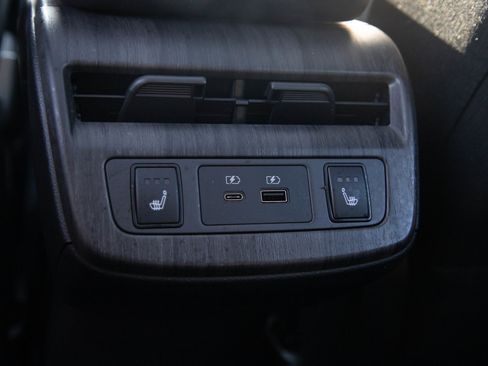 Used 2023 Nissan Ariya AWD image 16