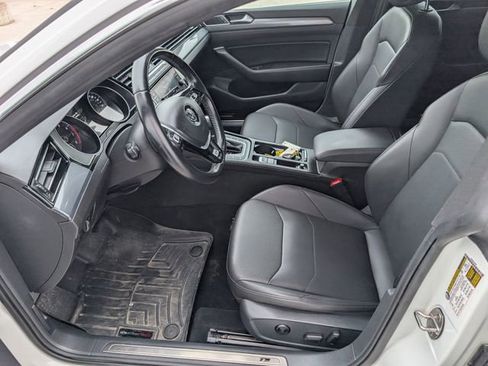 Used 2019 Volkswagen Arteon SE FWD image 2