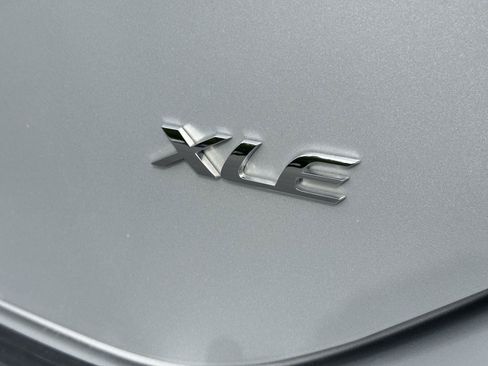 Used 2017 Toyota Corolla XLE w/ Carpet Mat Package (TMS) FWD image 10
